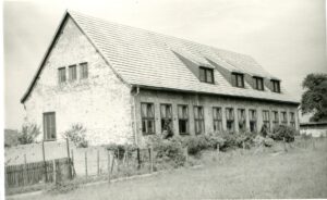 Gebäudeteil oberhalb des Schulhofs